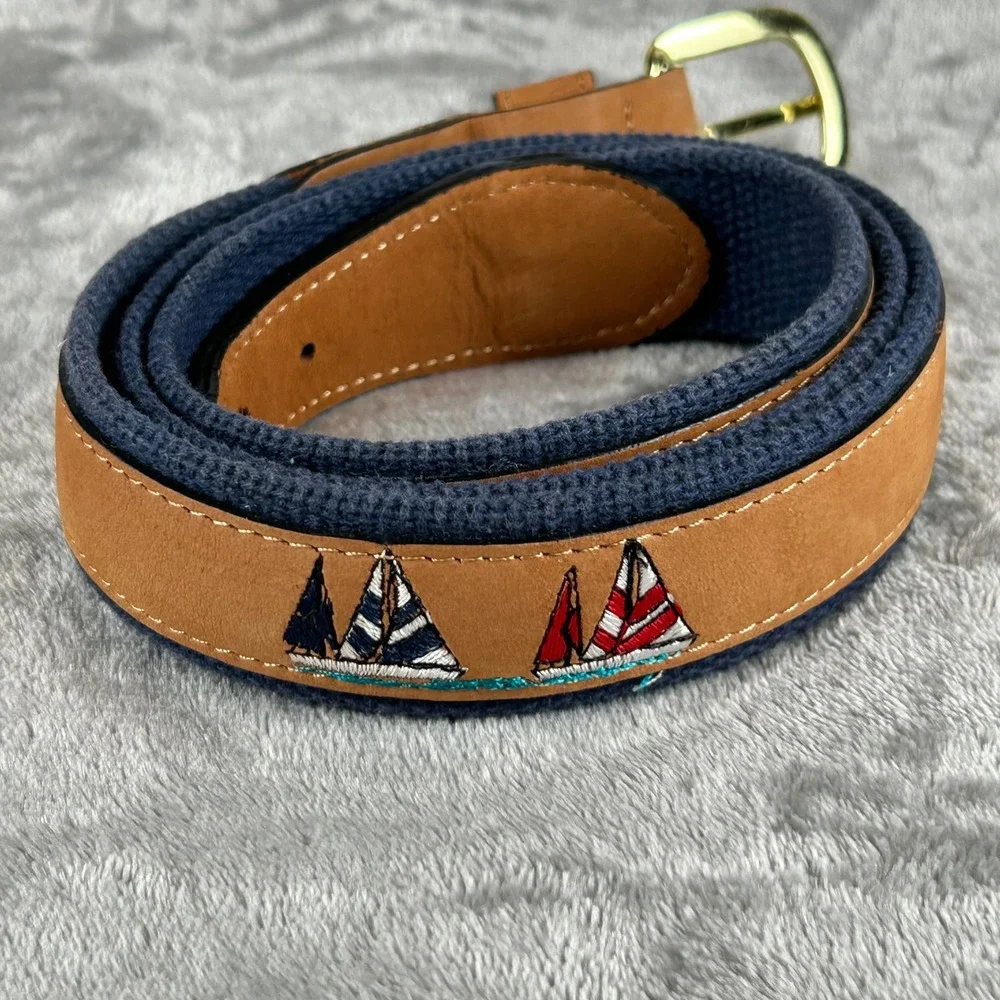 West Marine Mens Sailboat Embroidered Leather Canvas Belt Navy Tan Size 44 Brass